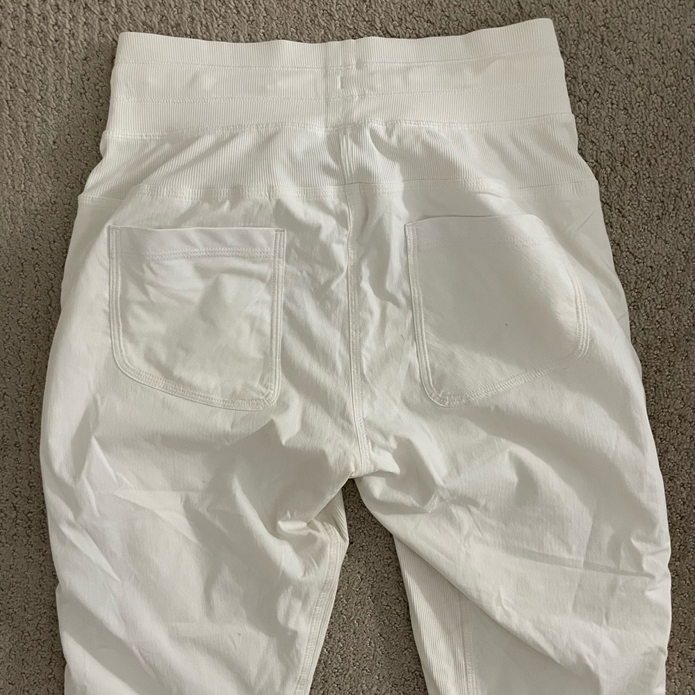 Lululemon pants! - Picture 8 of 10